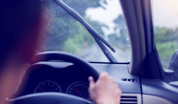 La regla del cuadrado que recomienda la DGT para evitar accidentes cuando llueve