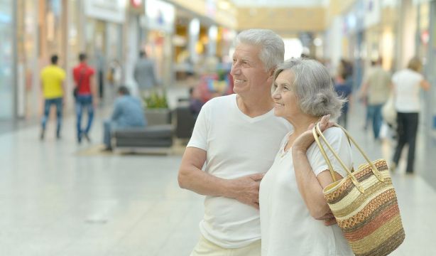 Los centros comerciales contribuyen a la salud mental y alivian el aislamiento y la soledad