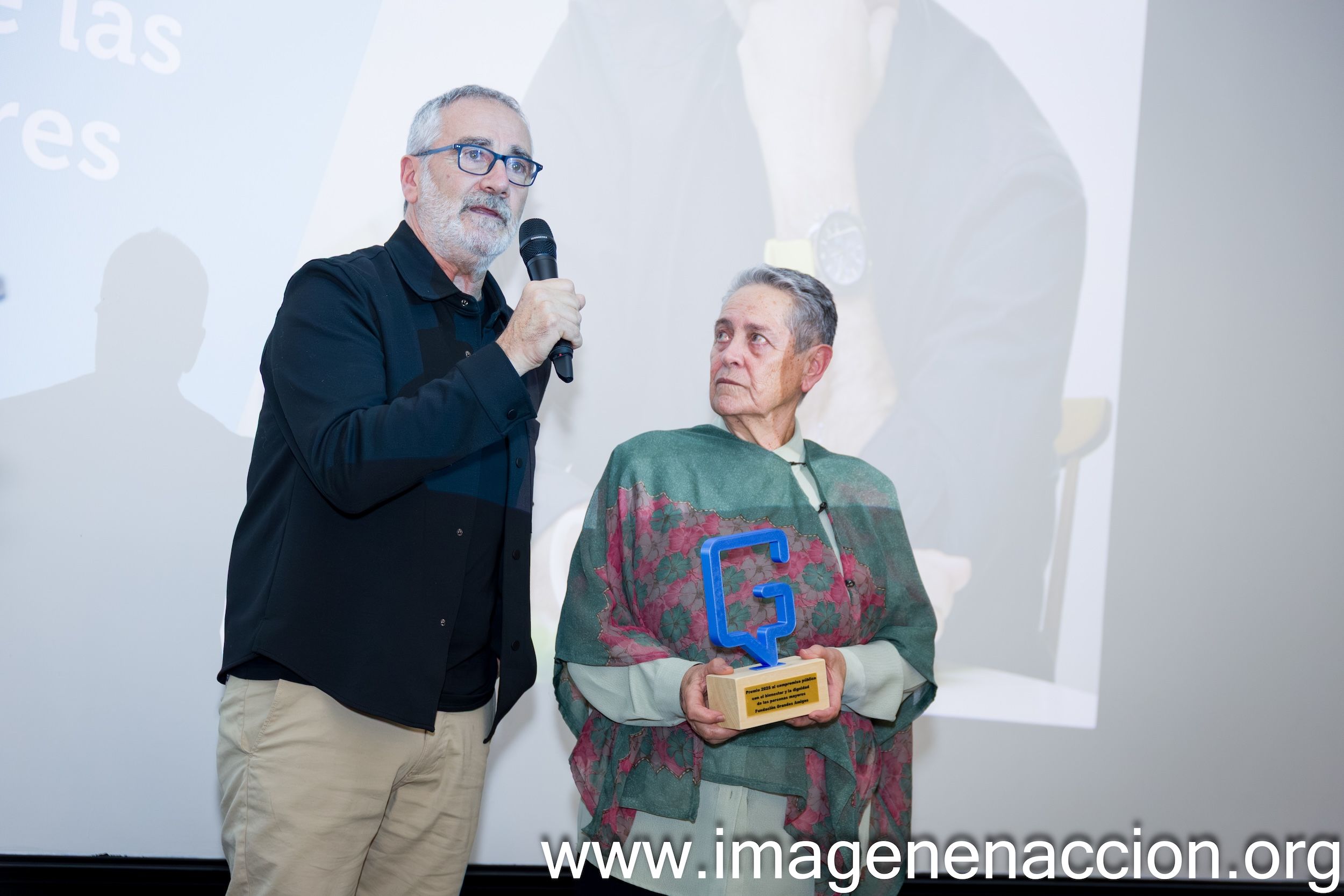 Ana Torrent, Daniel Pérez Prada y Javier Fesser, premiados por su compromiso con los mayores