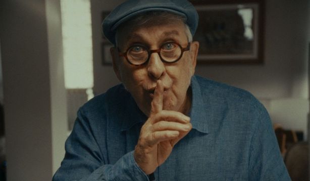 'El genio del aguinaldo', el vídeo navideño que conecta generaciones (Fundación Lo Que De Verdad Importa)