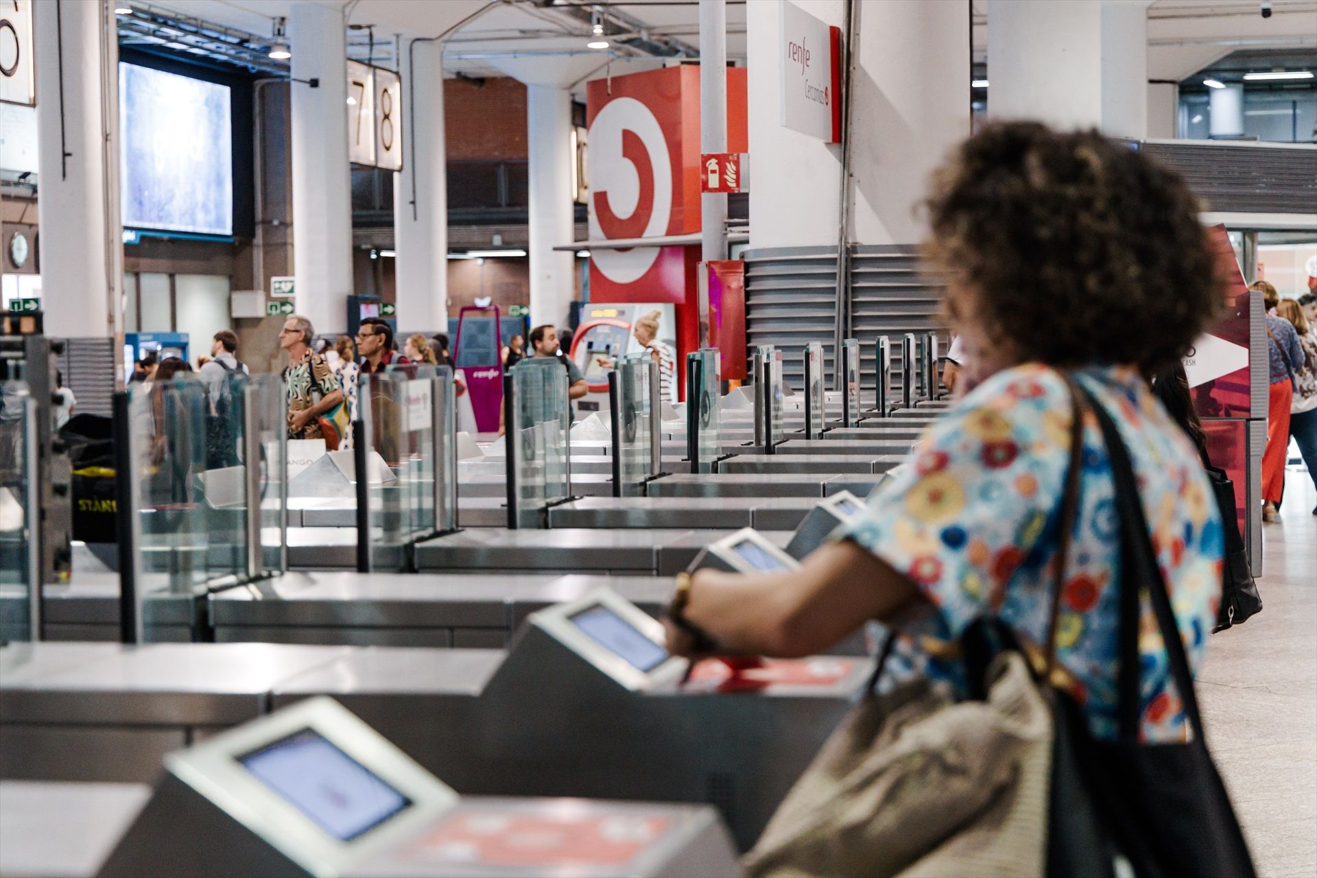 EuropaPress 6931897 viajeros estacion madrid puerta atocha almudena grandes septiembre 2025