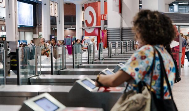 EuropaPress 6931897 viajeros estacion madrid puerta atocha almudena grandes septiembre 2025