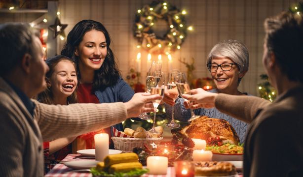El 88% de los españoles compra productos navideños y cambian las tendencias de consumo. Foto: Bigstock.