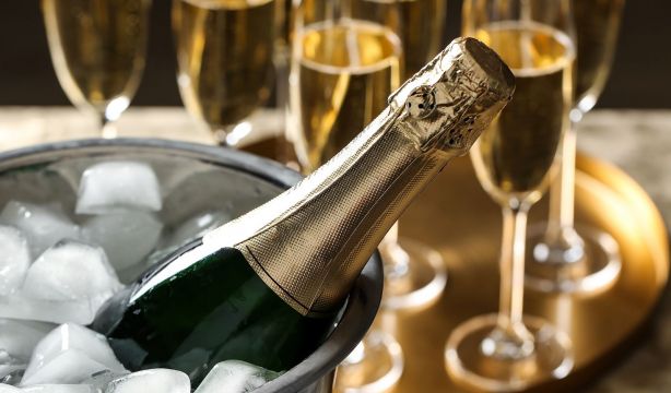 El truco definitivo para enfriar el vino en solo 10 minutos 
