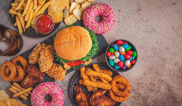 Elevadas ingestas de grasa, colesterol y proteína al cenar provocan peor calidad del sueño