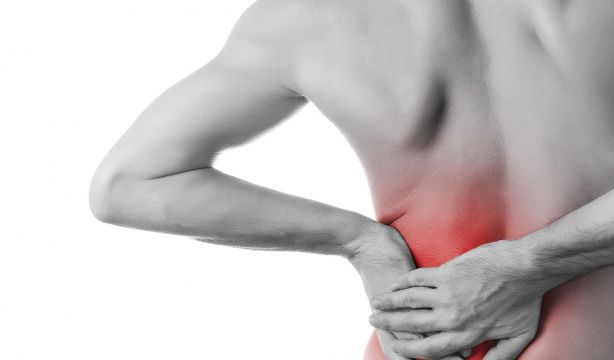 El dolor de espalda, una epidemia silenciosa que afecta a uno de cada cinco españoles. Foto: Bigstock.