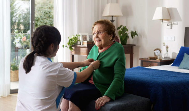 Mataró lanza un programa intergeneracional contra la soledad de las personas mayores