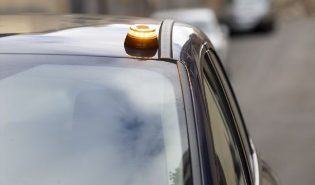 Cuidado con las “grúas pirata”: aumentan las estafas y estos son los consejos para evitarlas