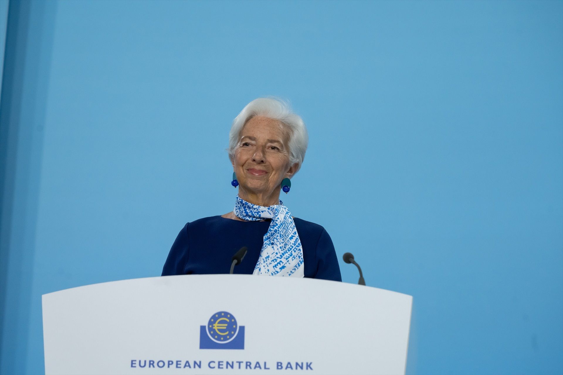 Christine Lagarde cobra 726.000 euros, un 55,8% más que el salario oficial del Banco Central Europeo. Fuente: Europa Press.