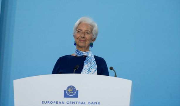 Christine Lagarde cobra 726.000 euros, un 55,8% más que el salario oficial del Banco Central Europeo. Fuente: Europa Press.