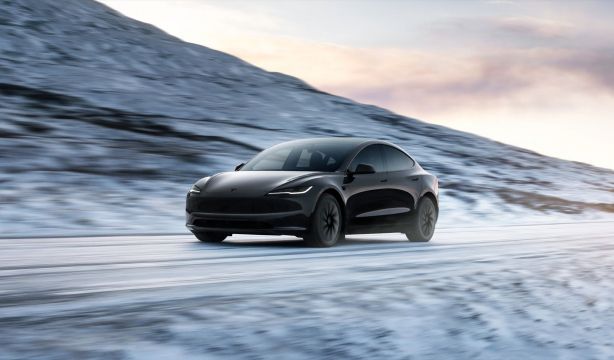 Tesla supera por poco a BYD en ventas de coches eléctricos en España en 2025. Foto: Europa Press.