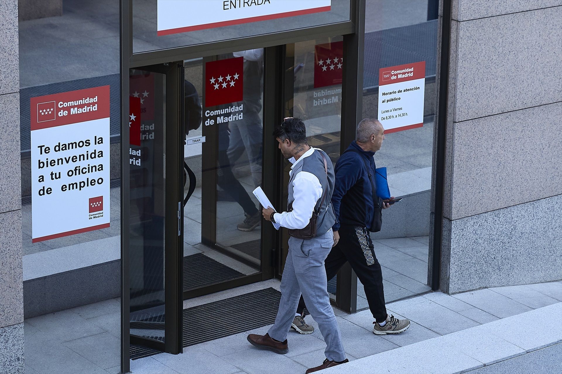 EuropaPress 6996580 varias personas entran oficina sepe octubre 2025 madrid espana paro