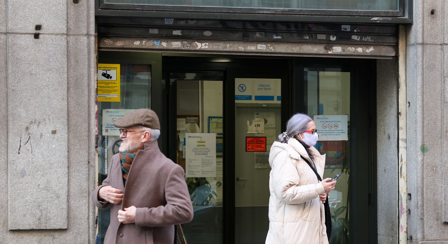 Los casos de gripe se desploman en atención primaria, pero siguen tensionando los hospitales