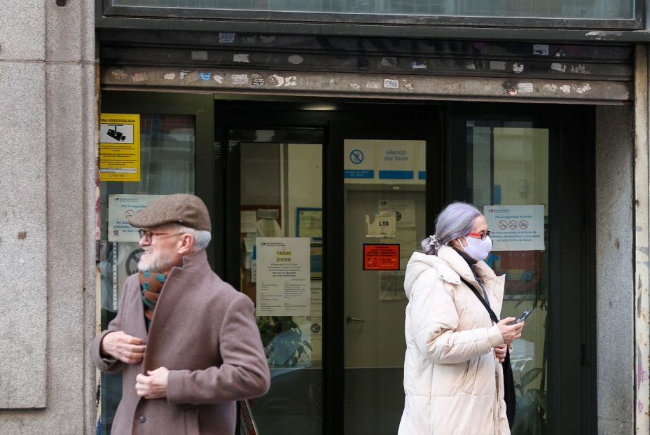 Los casos de gripe se desploman en atención primaria, pero siguen tensionando los hospitales
