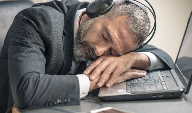 ¿Por qué nos autosaboteamos? La psicología explica este mecanismo del cerebro