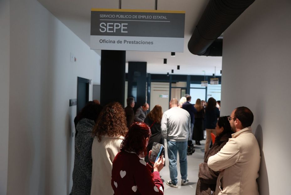 Paro sénior: La contratación de mayores de 45 no levanta cabeza en el cierre de 2025