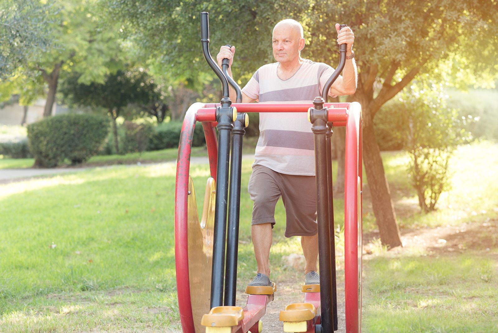 Los deportes mejores y más seguros para practicar al aire libre por mayores