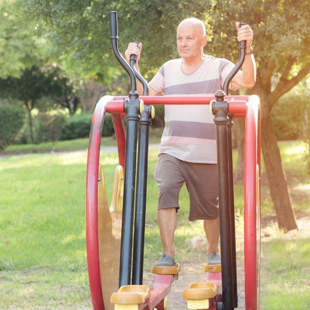 Los deportes mejores y más seguros para practicar al aire libre por mayores