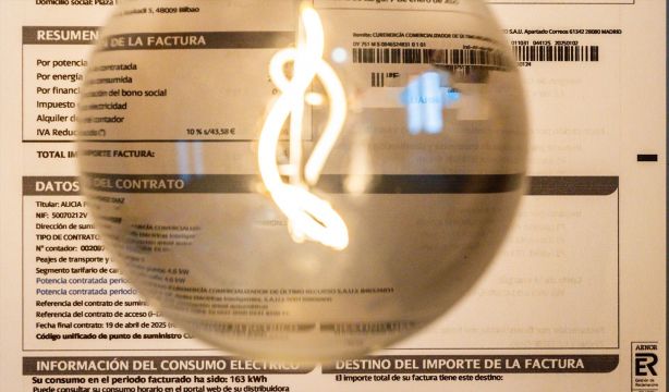 La luz puede variar hasta 300€ al año según la compañía