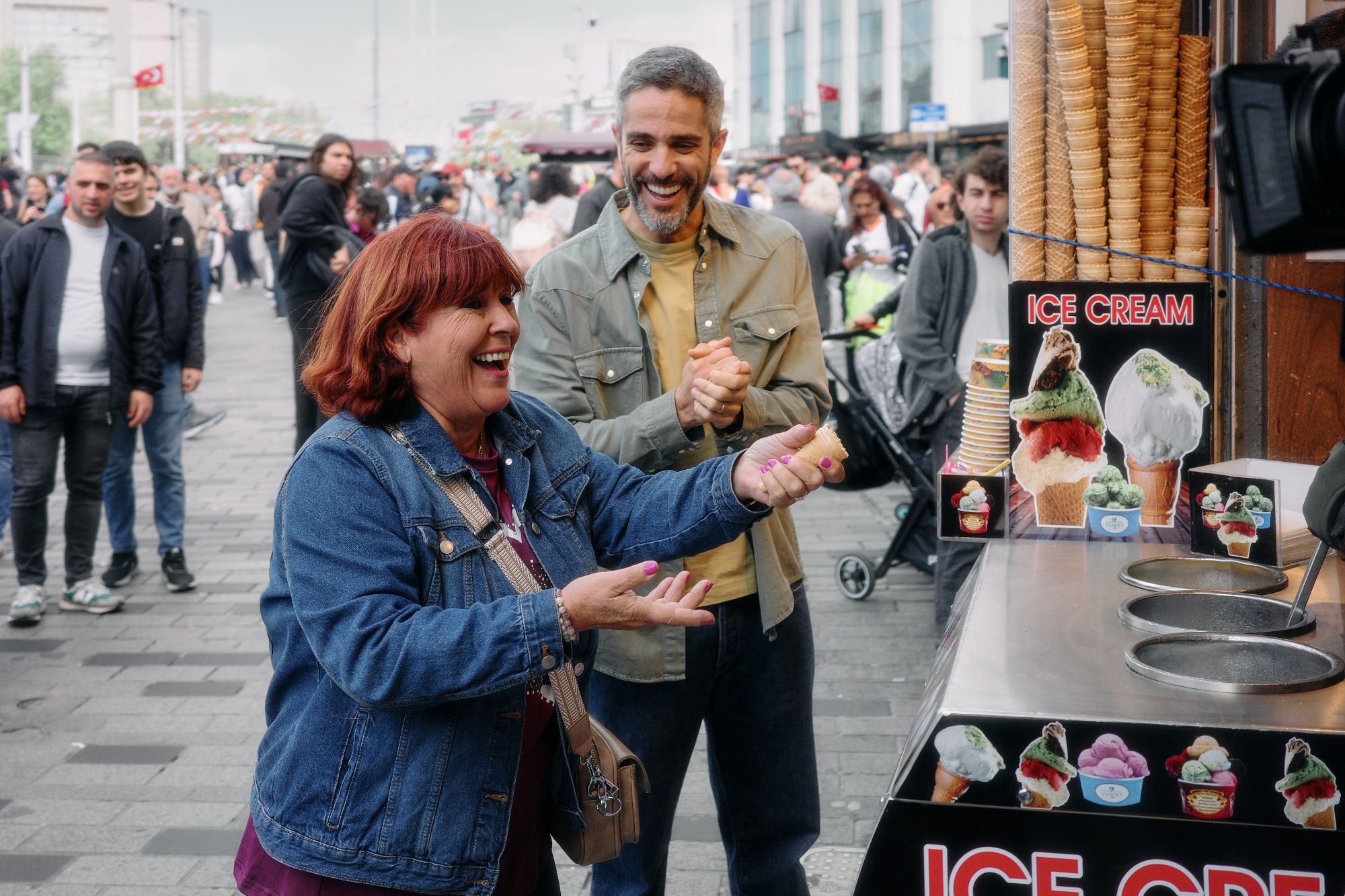 Roberto Leal y su madre, contra el edadismo: "Tiene 70 años y va a ser un ejemplo para muchos" (Atresmedia)