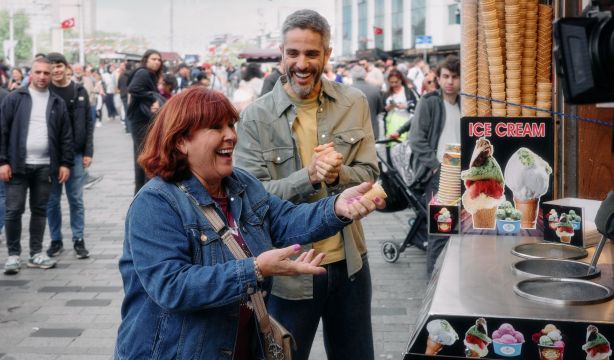 Roberto Leal y su madre, contra el edadismo: "Tiene 70 años y va a ser un ejemplo para muchos" (Atresmedia)