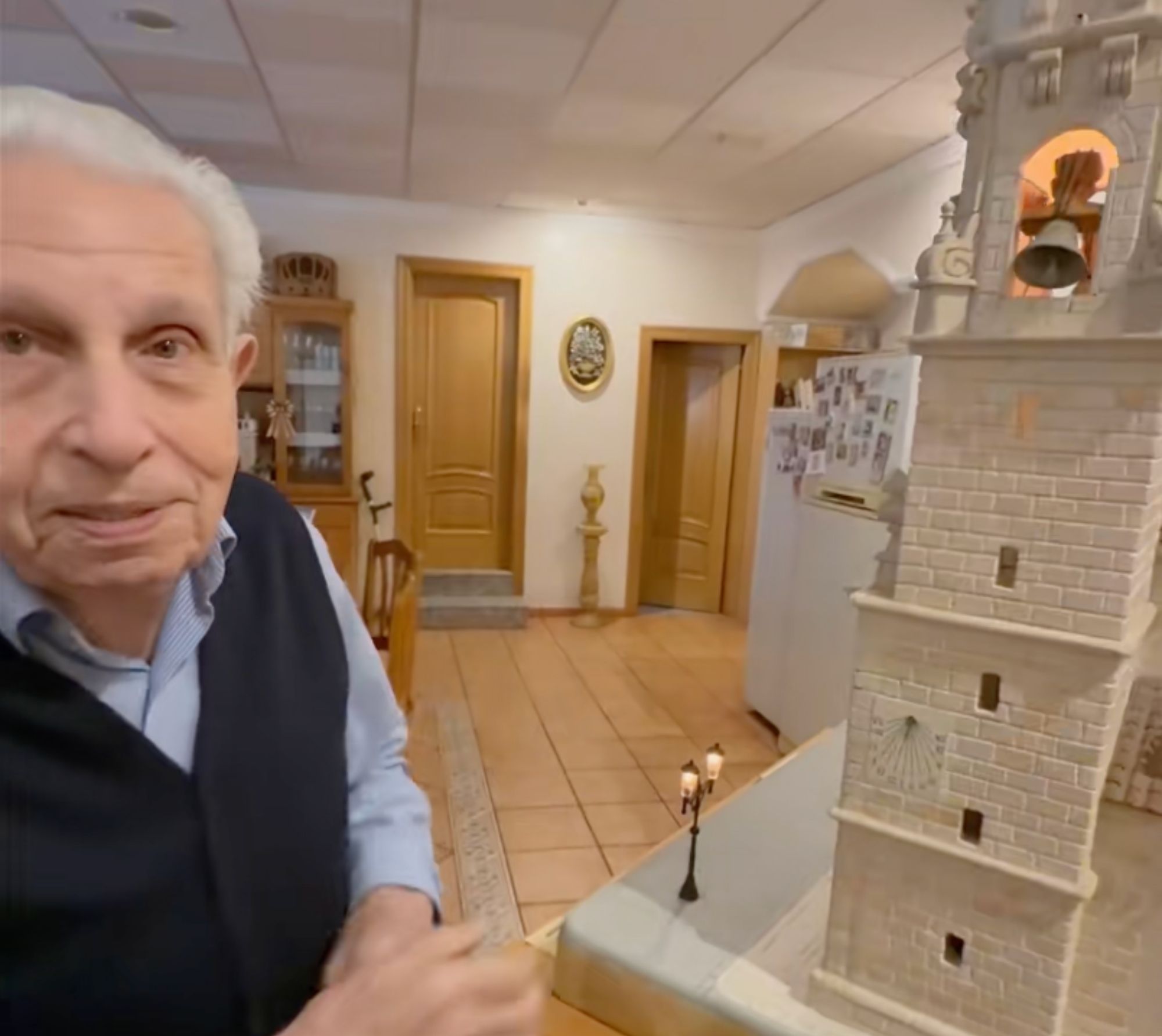VÍDEO: Un hombre de 88 años se hace viral por las maquetas hechas a mano de su pueblo (Sandra Sabater)