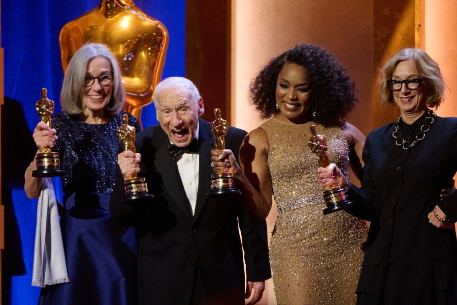 Mel Brooks y Angela Bassett reciben sus Oscar honoríficos en 2024. Fuente: Europa Press.