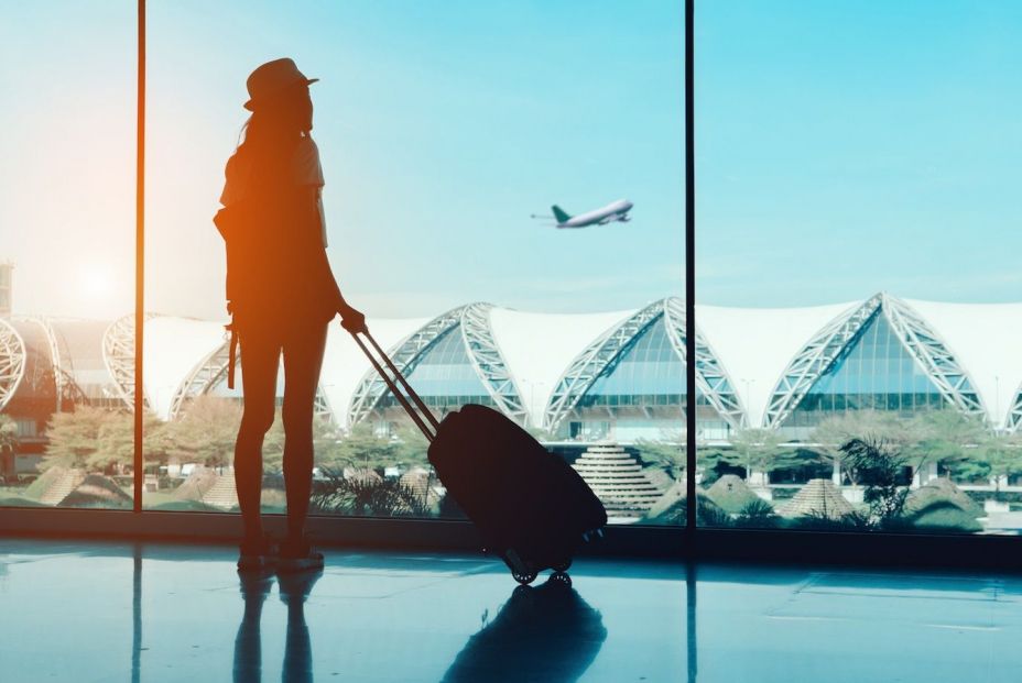 Los jóvenes menores de 29 años priorizan viajar frente a formar una familia. Fuente: Europa Press.