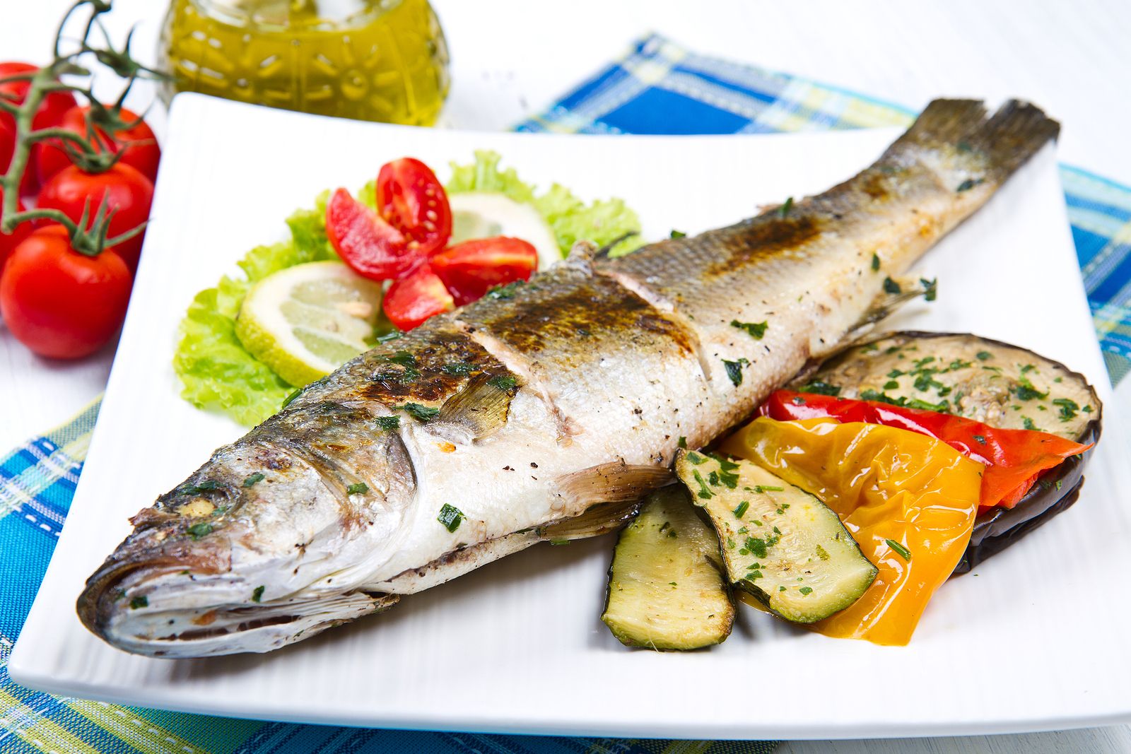 El truco del papel de aluminio para recalentar pescado sin que se quede seco. Foto: Bigstock.
