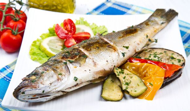 El truco del papel de aluminio para recalentar pescado sin que se quede seco. Foto: Bigstock.