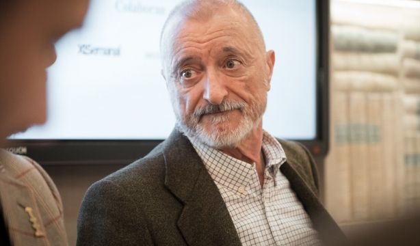 Arturo Pérez-Reverte acusa a la RAE de estar dominada por "los talibanes del todo vale"