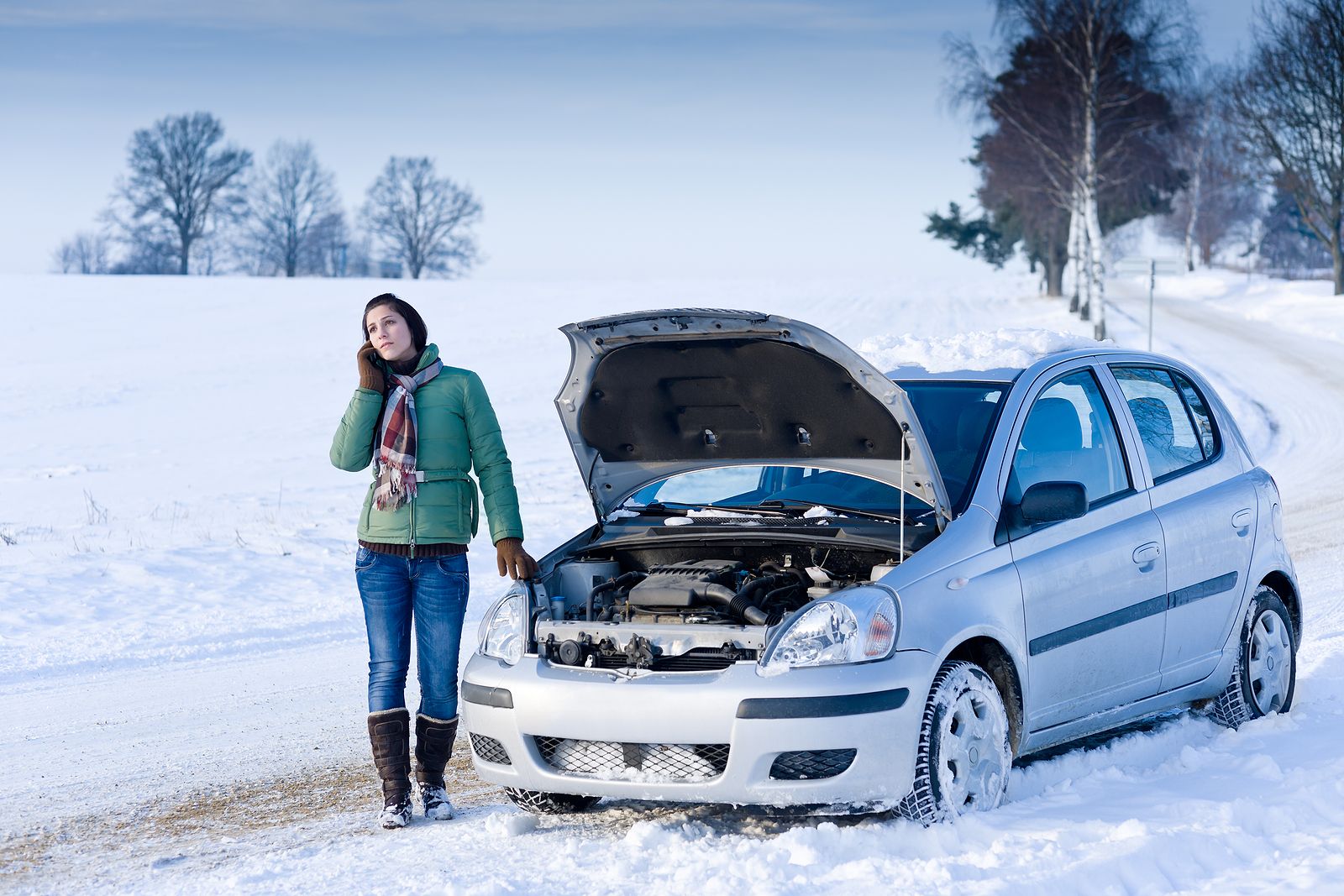 El error más común al arrancar el coche en invierno que puede dejarte tirado en la carretera