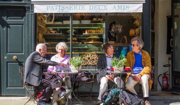 Cómo se prepara París para la era de la longevidad: "Las ciudades europeas también envejecen"