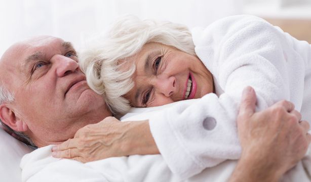 Síntomas "normales" tras tener un orgasmo: risa, llanto o hemorragias nasales