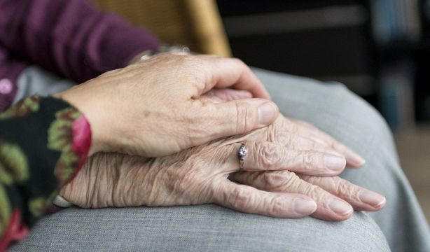 La precariedad sigue siendo la norma en la ayuda a domicilio: SMI, parcialidad y pluriempleo