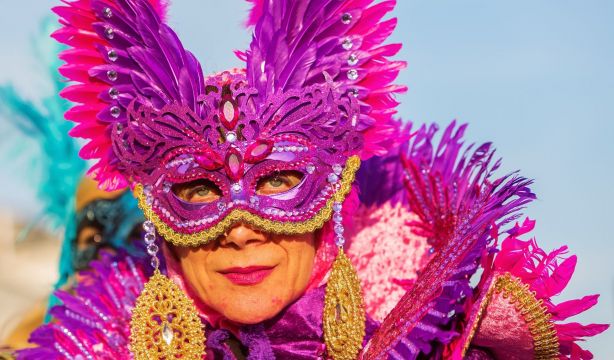 Vuelve el Carnaval de las Personas Mayores de Málaga con fiestas y concursos: programación completa (Bigstock)