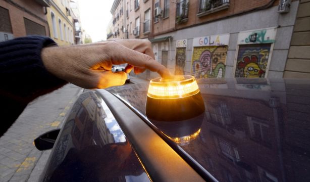 Balizas V16: la DGT avisa de la fecha en la que empiezan las multas