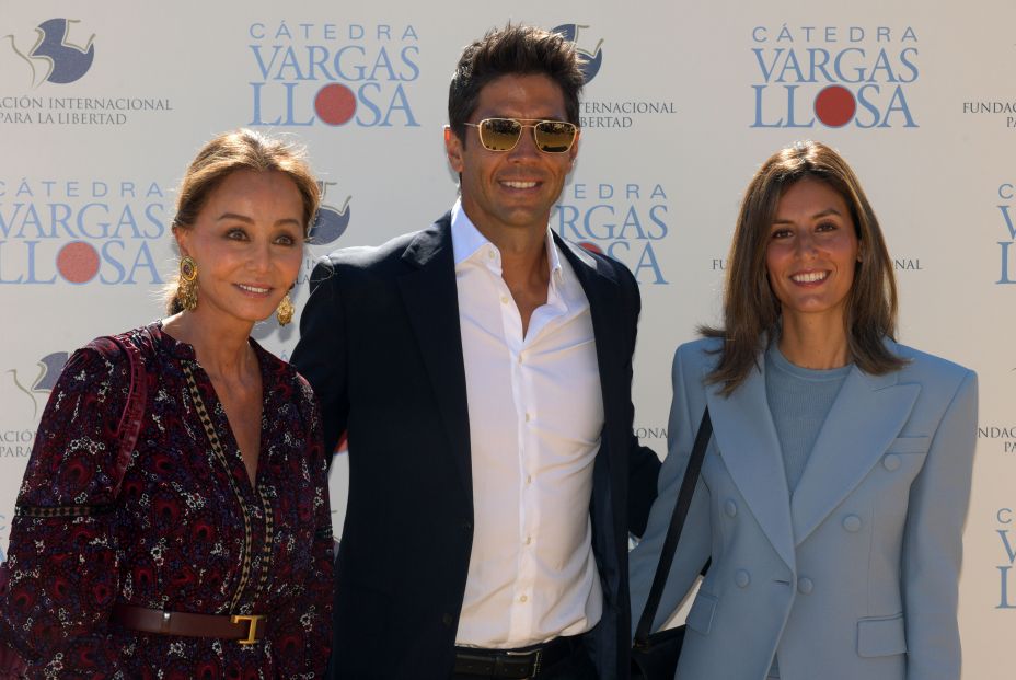 EuropaPress 4006826 isabel preysler fernando verdasco ana boyer posan llegada catedra vargas (1)