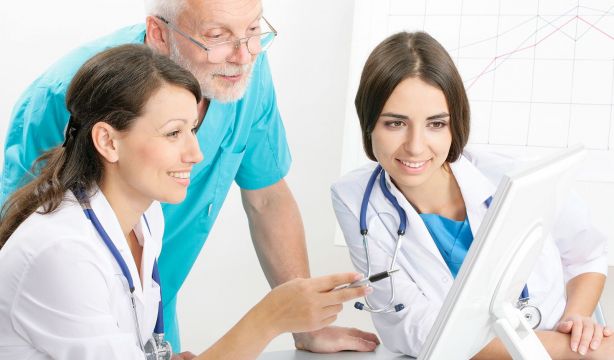 El aumento del 52% de plazas MIR no corrige el déficit de médicos en especialidades