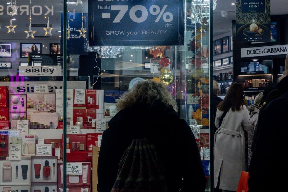 Cada persona gasta de media unos 185 euros en el Black Friday. Fuente: Europa Press.