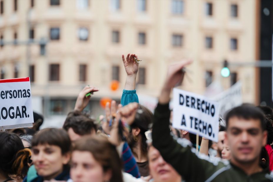 EuropaPress 6626879 varias personas manifestacion vivienda atocha abril 2025 madrid espana