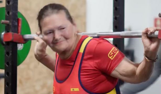 Miguelina, la mujer de 79 años que se prepara para el campeonato europeo de levantamiento de peso (Instagram: @miguelina_powerlifting)