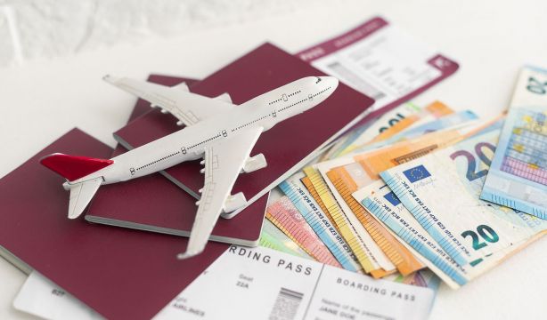 Bruselas: las aerolíneas no podrán encarecer billetes ya comprados por la crisis del queroseno
