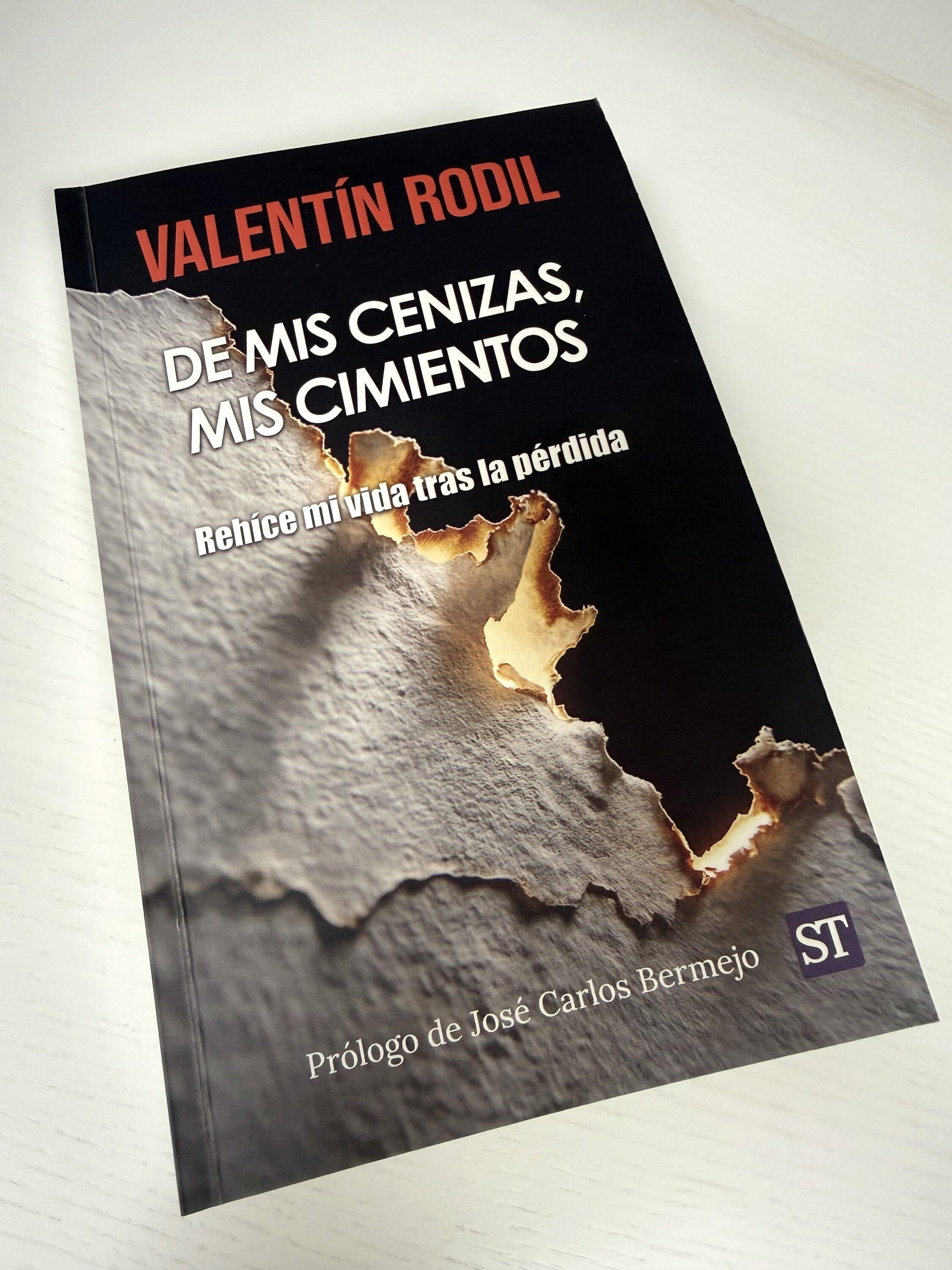 Valentín Rodil presenta "De mis cenizas, mis cimientos”, un libro sobre el duelo 