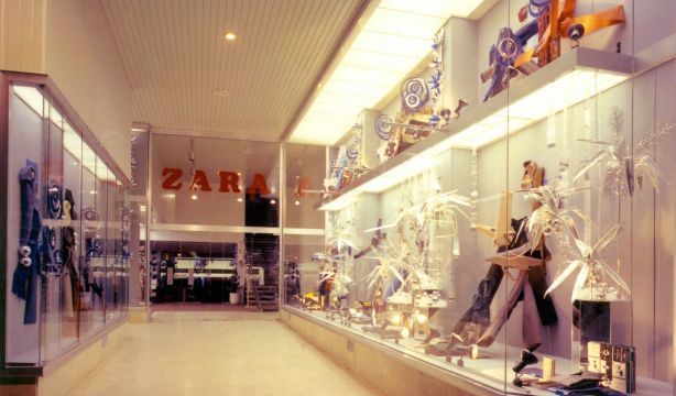 Adiós al primer Zara de la historia: cierra la tienda de A Coruña en la que empezó Amancio Ortega (Zara / Europa Press)