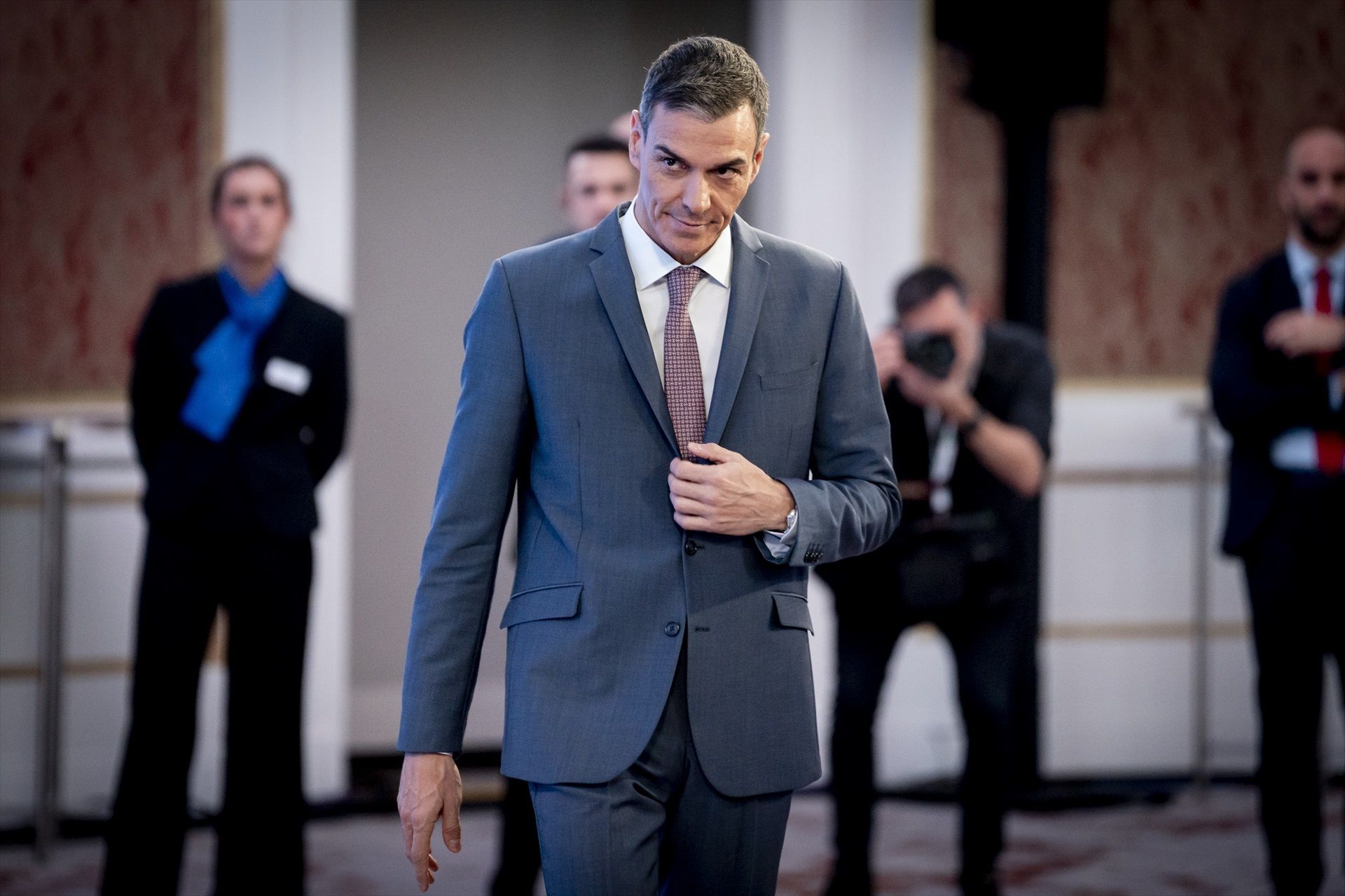 El primer CIS del año mantiene al PSOE con casi nueve puntos de ventaja respecto al PP