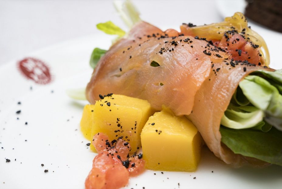 Especialistas proponen aumentar el consumo de legumbres, pescado azul y fruta y verdura para una alimentación saludable. Fuente: Europa Press.