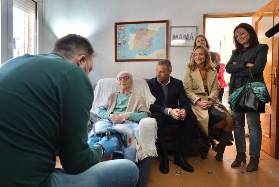 EuropaPress 7095666 consejera politica social familias igualdad conchita ruiz junto alcalde EuropaPress 7095666 consejera politica social familias igualdad conchita ruiz junto alcalde