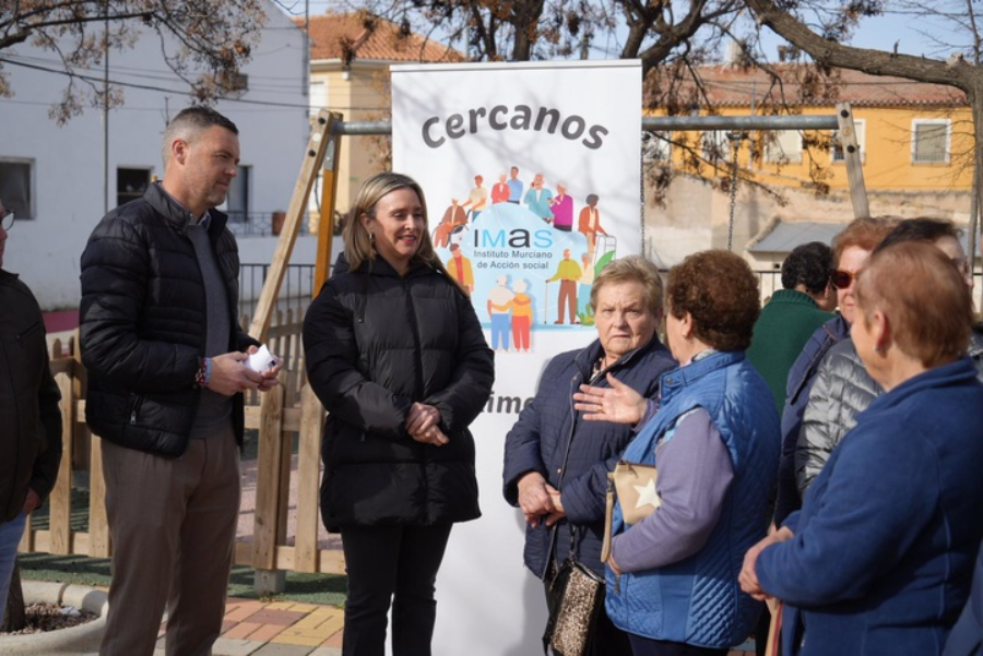 El programa 'Cercanos' lleva servicios a casi 14.000 mayores murcianos que viven en zonas rurales 