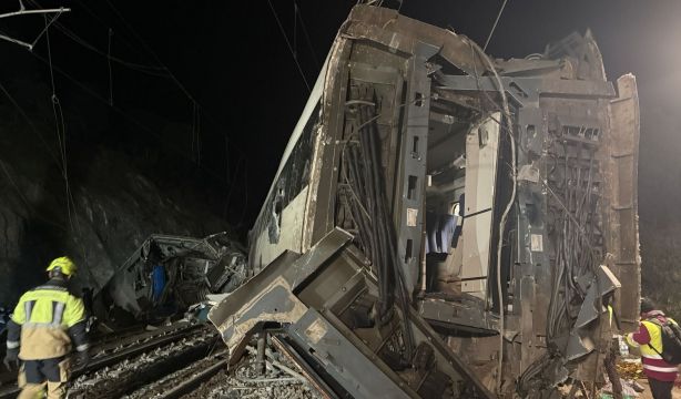 Al menos 45 muertos al descarrilar dos trenes de alta velocidad en Adamuz, Córdoba